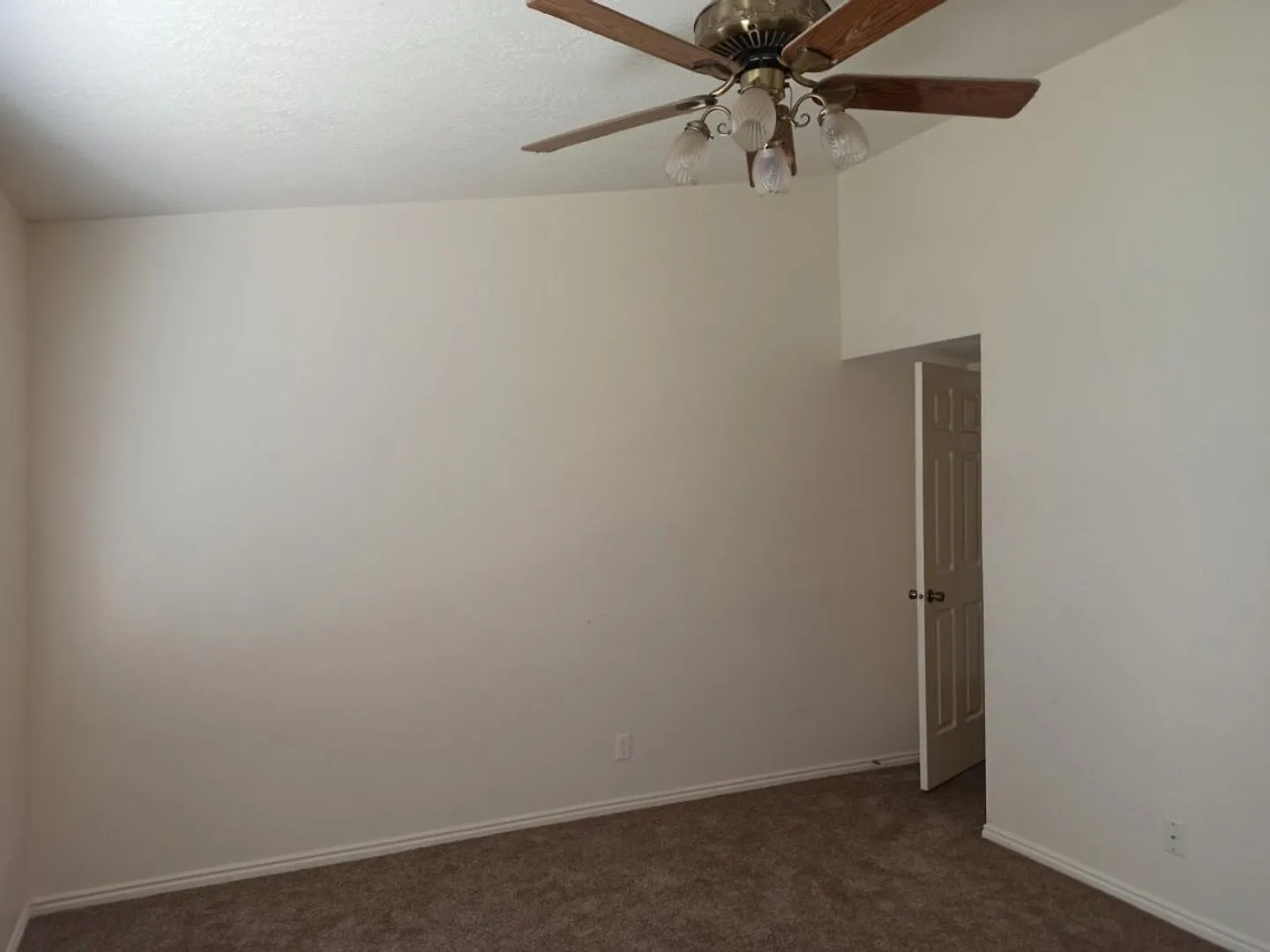 Townhome in the Spanish Palms — Photo 4