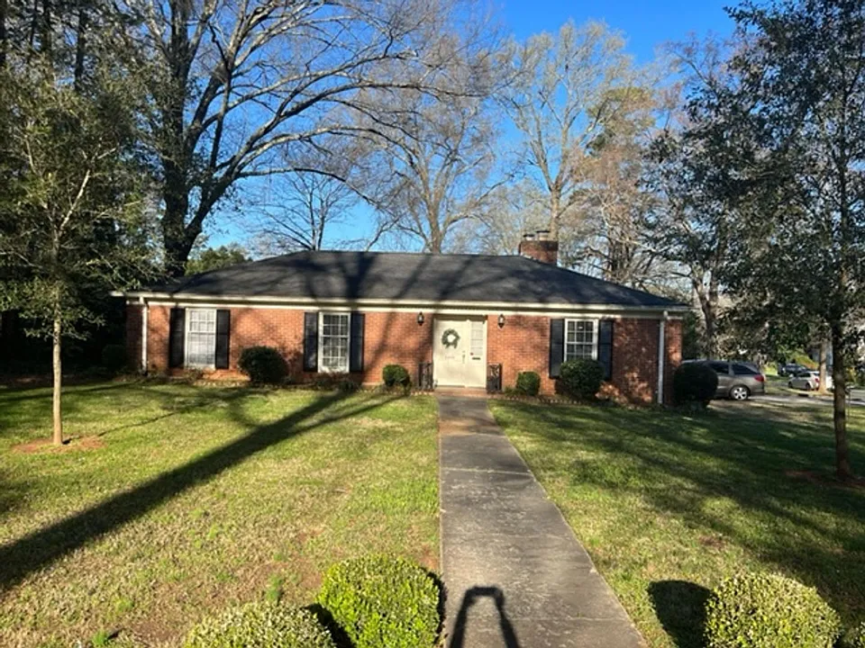 2600 Selwyn Ave