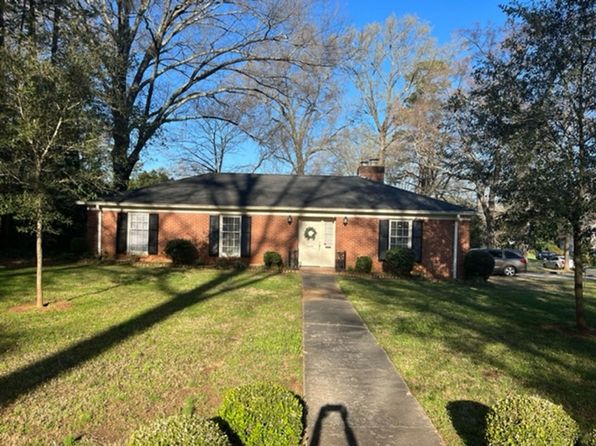 2600 Selwyn Ave