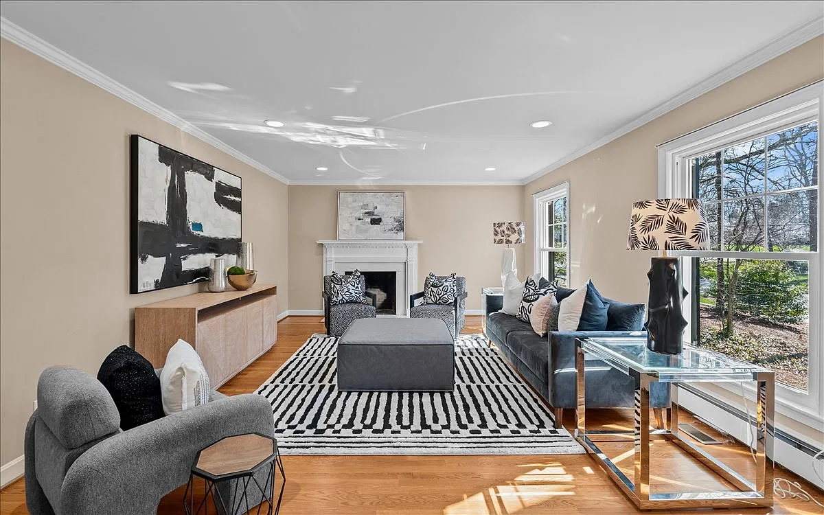 5 bed, 3.5 bath, 3744 sqft, $3,800 — Photo 4