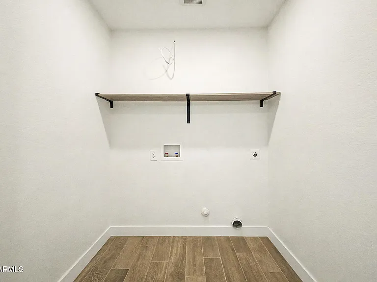 2084 N Sunset Dr — Photo 28
