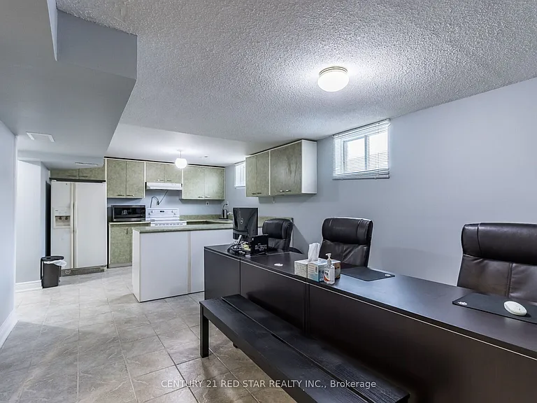 440 Rutherford Rd N — Photo 11