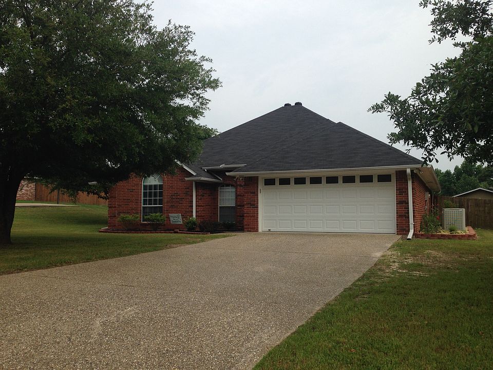 1st image of 806 Bentwood Cir