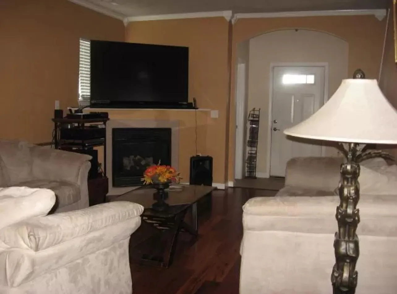 3 bed, 2.5 bath, 1500 sqft, $2,755 — Photo 2