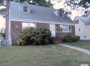 108 Guenther Ave, Valley Stream, NY 11580