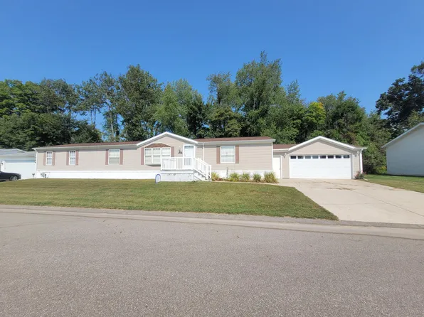 3511 Cloverfield Dr, Cedar Springs, MI 49319
