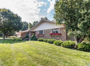 1601 E Edgewood Rd, Sioux Falls, SD 57103