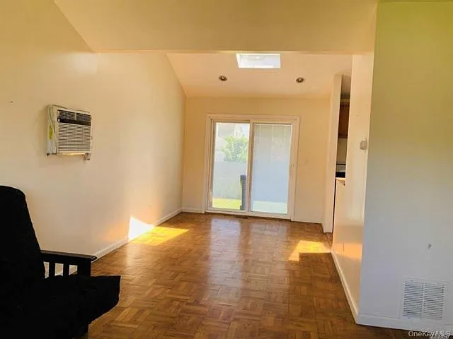 4 Willow Pl — Photo 4