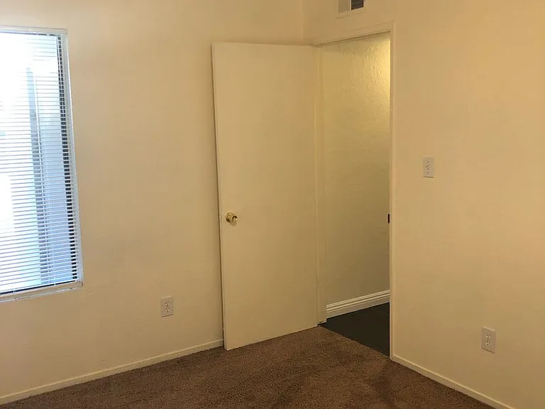 6811 Klamath Way — Photo 10