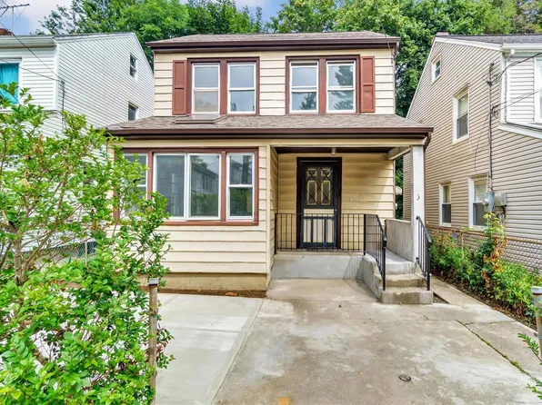 3 Walnut Place, Great Neck, NY 11021