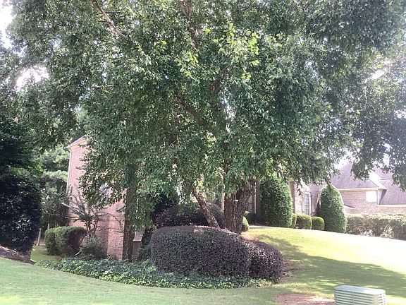 3rd image of 989 Pathview Ct