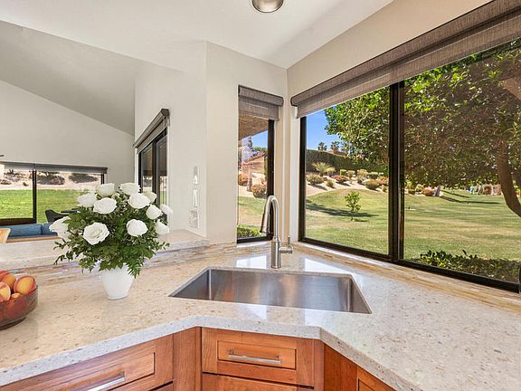 5th image of 49271 Mariposa Dr