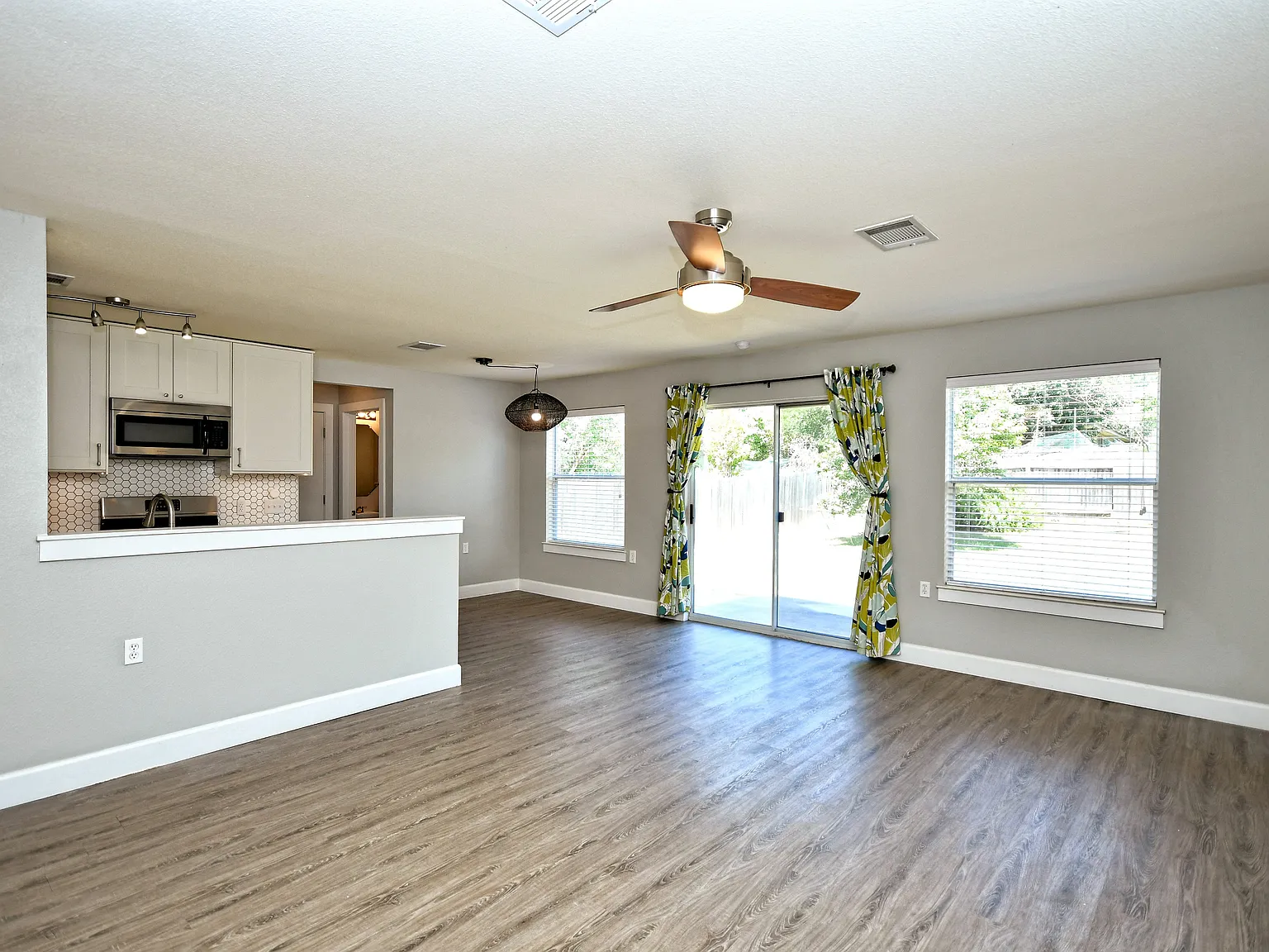 3 bed, 2.5 bath, 1529 sqft, $2,550 — Photo 4