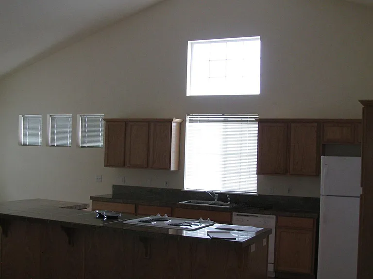 2091 Royal Street Georges Dr — Photo 7