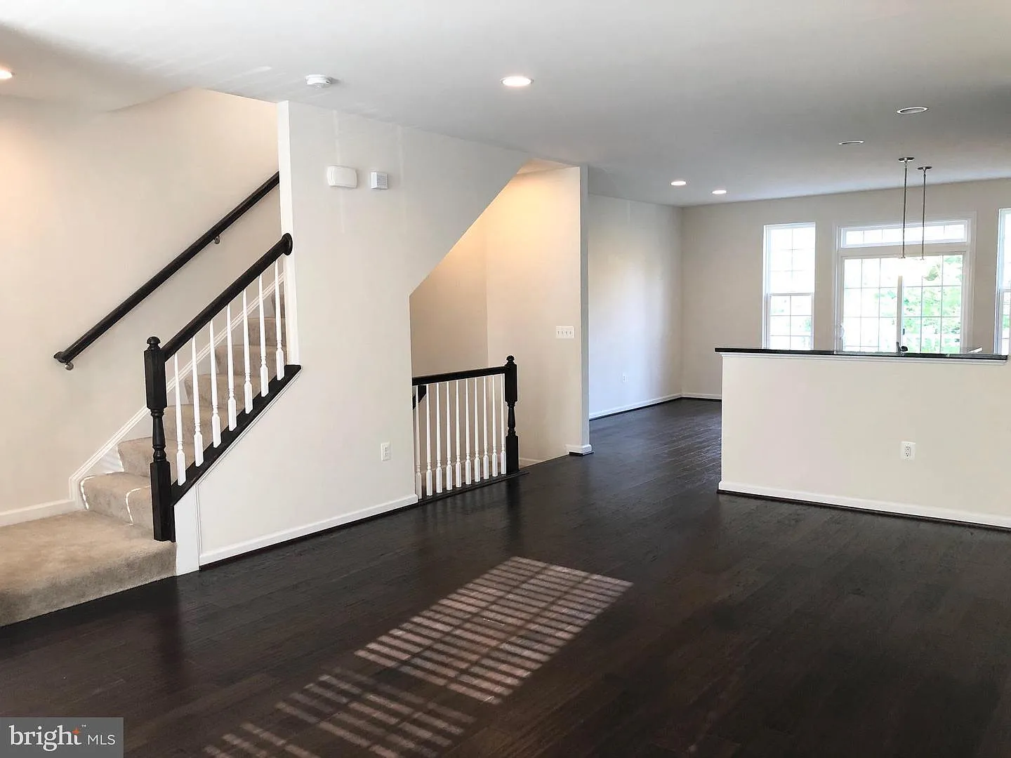 4 bed, 3.5 bath, 2016 sqft, $2,995 — Photo 4
