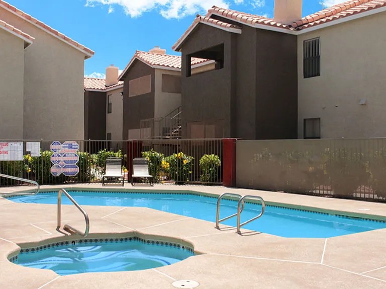 Mandalay Bay Apartments — Photo 26