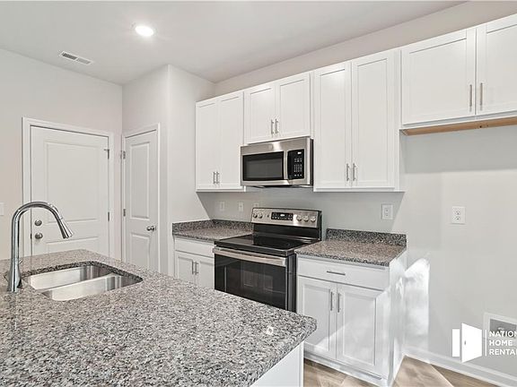 2nd image of 621 East St