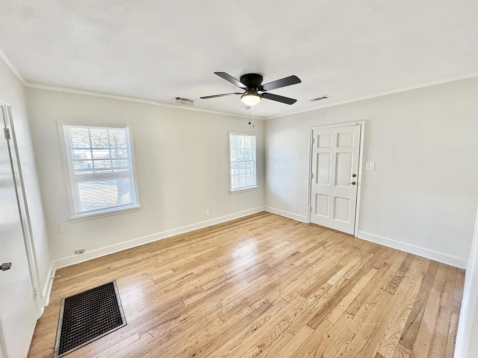 3880 Spottswood Avenue - 1 — Photo 2