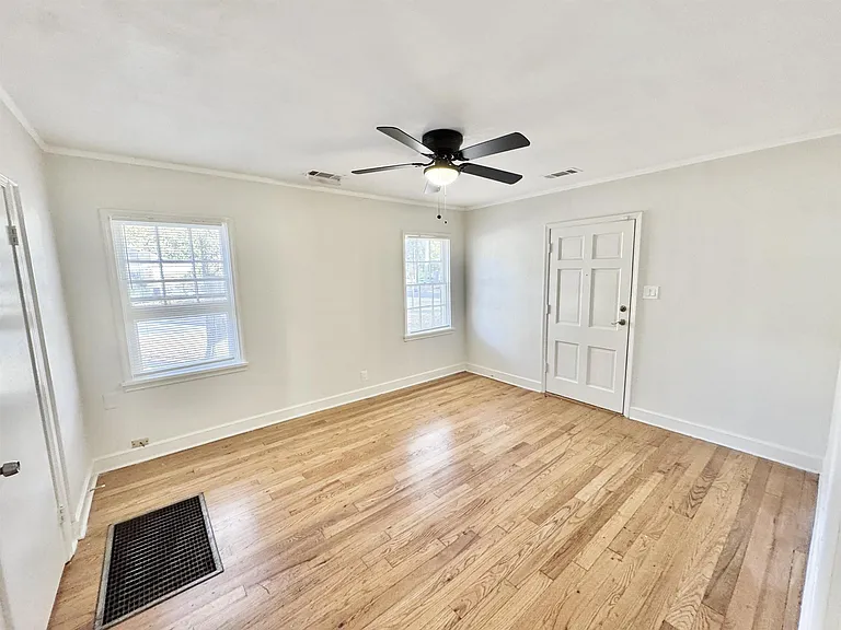 3880 Spottswood Ave — Photo 2
