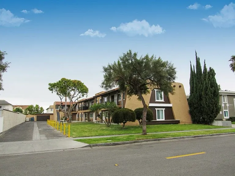 7862 2nd St #2 — Photo 1