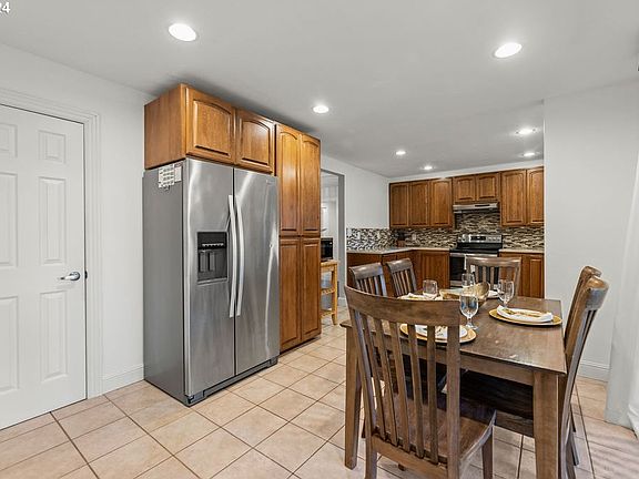 5th image of 3609 NE 172nd Ave