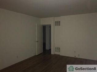 18133 Roscoe Blvd #4, Northridge, CA 91325