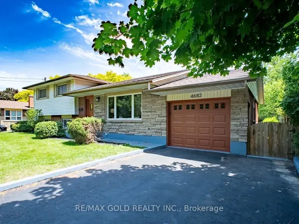4682 Pinedale Dr, Niagara Falls, ON L2E 6M8