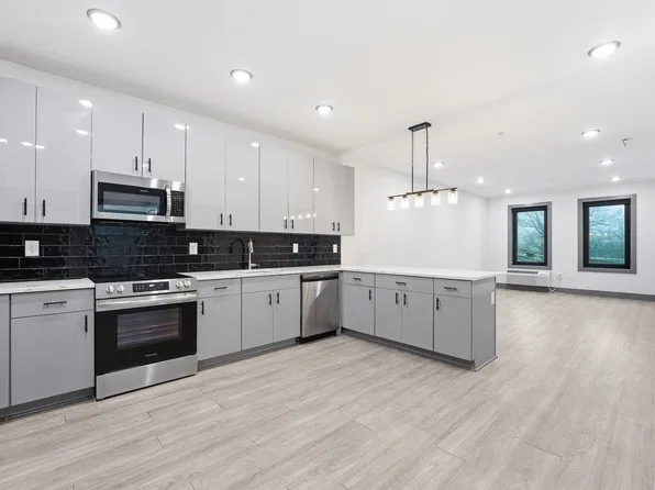 531 32nd Street image 1 of 15