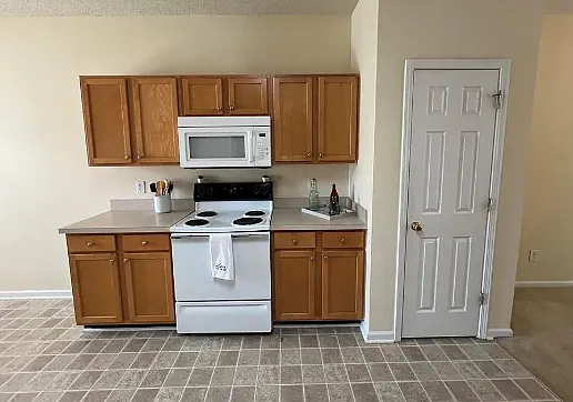 3931 Fountain Village Ln — Photo 11
