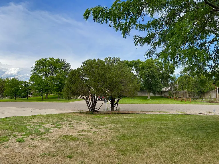 4017 Valley Dr — Photo 4