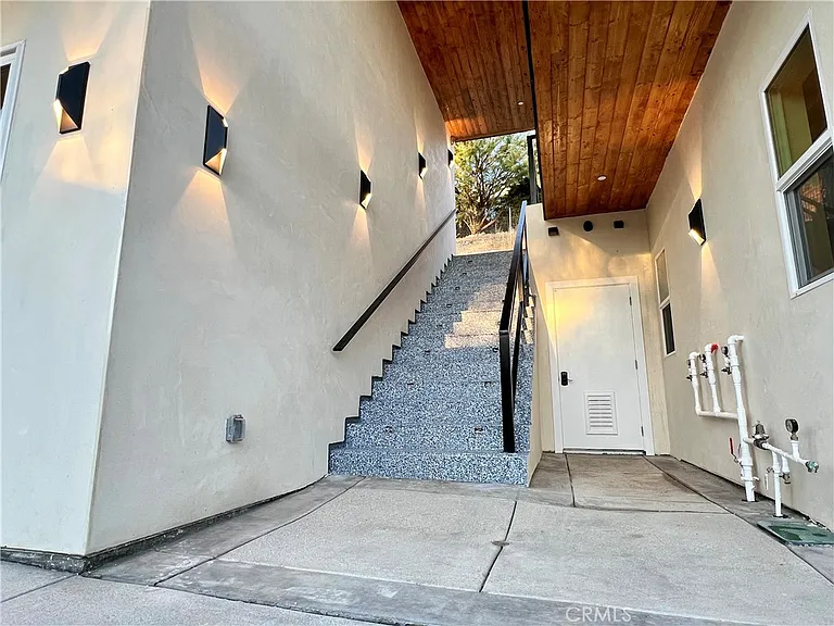 23443 Balmoral Ln — Photo 18