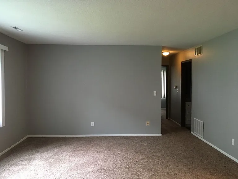 Cobblestone Circle Apartment 2 Bedroom, 1 Bath Secure Building — Photo 10