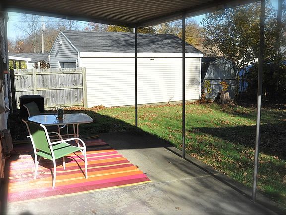 3rd image of 1935 Searl St