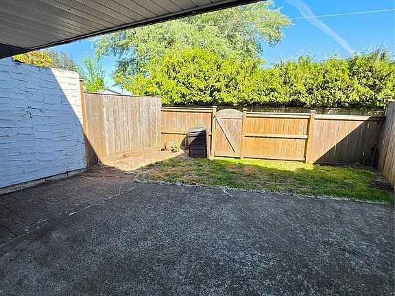 2nd image of 1957 Guthrie Rd #44