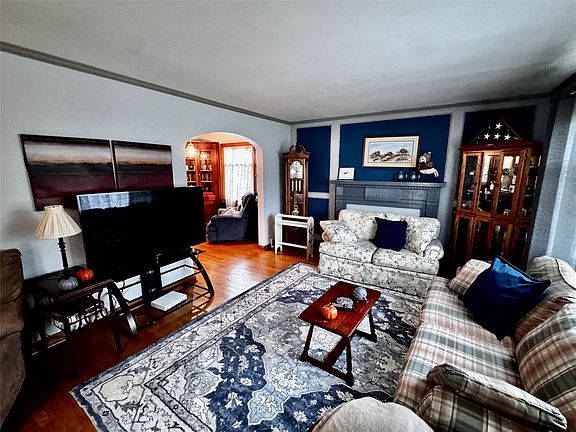 3rd image of 1016 McConnell Ave