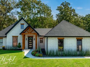 29641 S 586th Ln, Grove, OK 74344