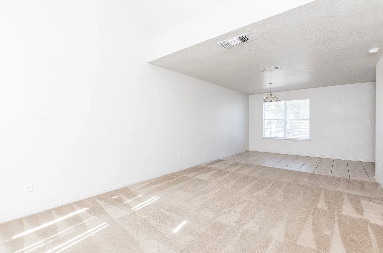 2 bed, 2.5 bath, 1084 sqft, $1,050 — Photo 3