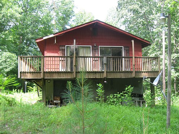 Right side facing driveway. 
