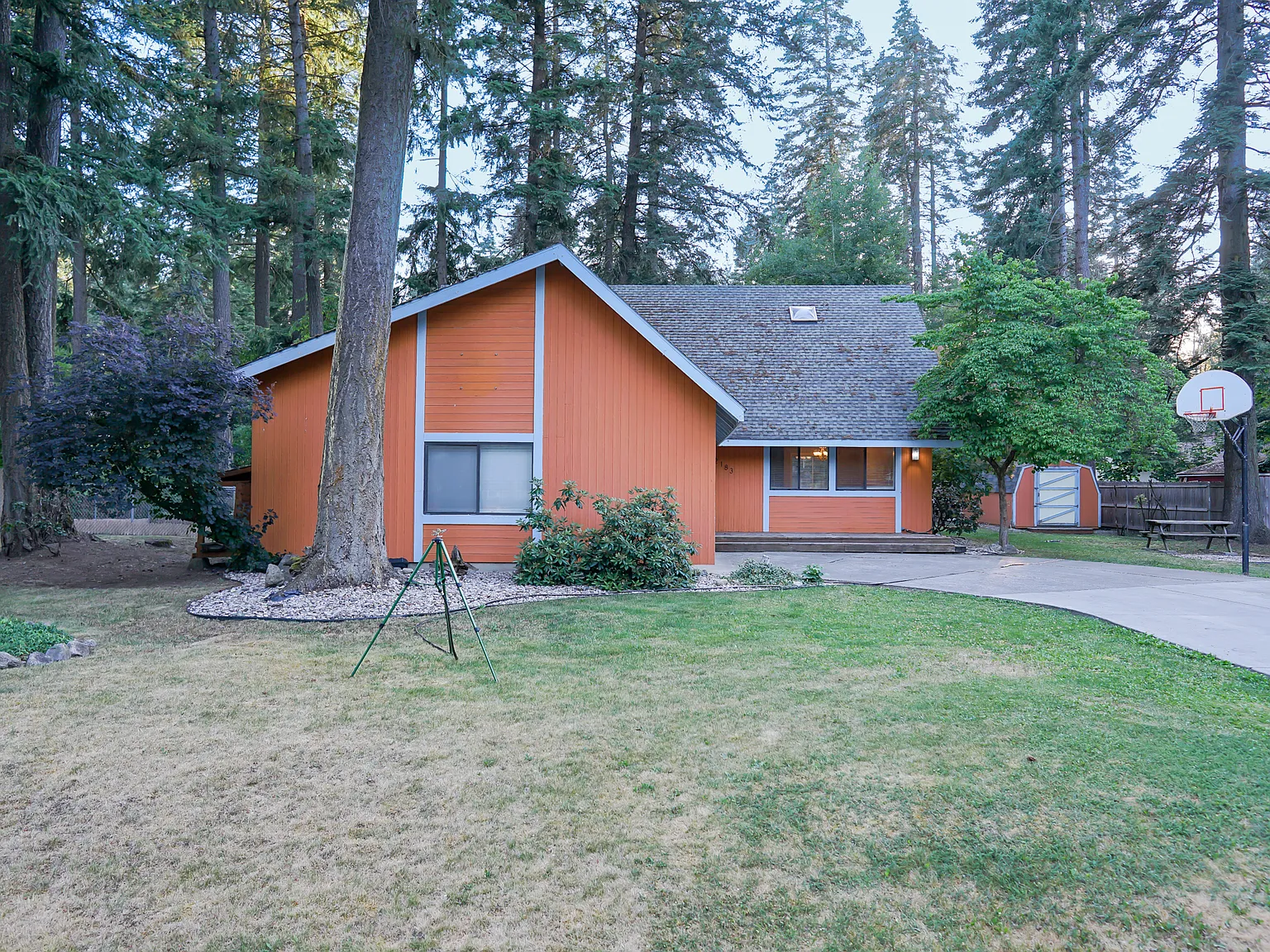 4 bed, 2106 sqft, $2,395 — Photo 2
