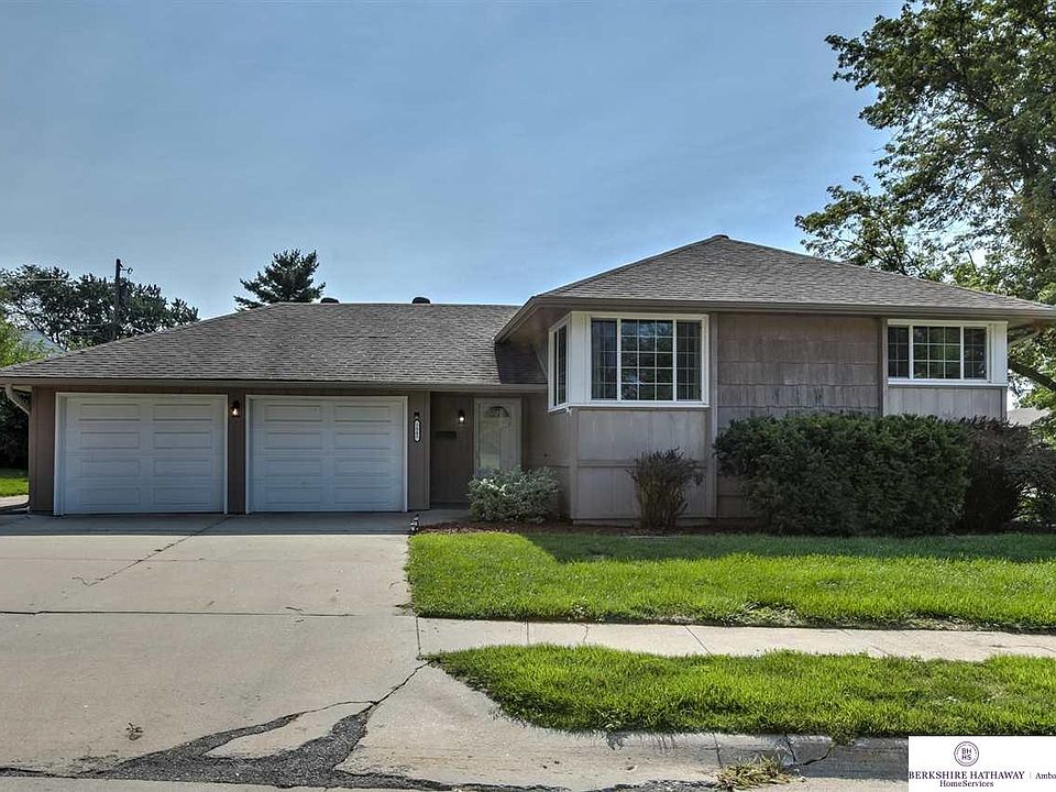 1st image of 5845 S 91st St