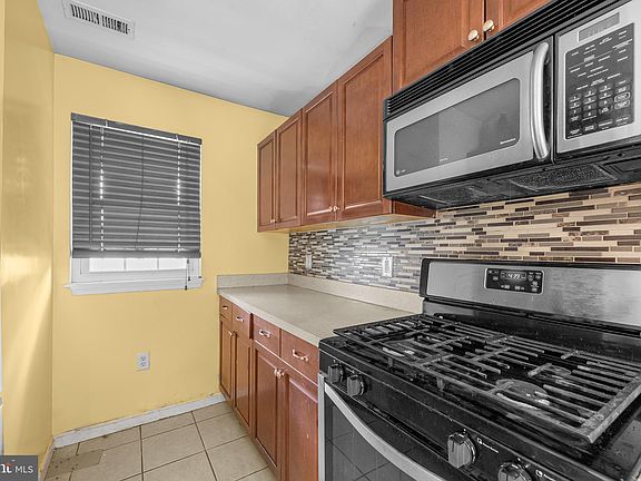 3rd image of 210 W Beaver Ct