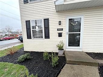 2nd image of 801 Dellwood St