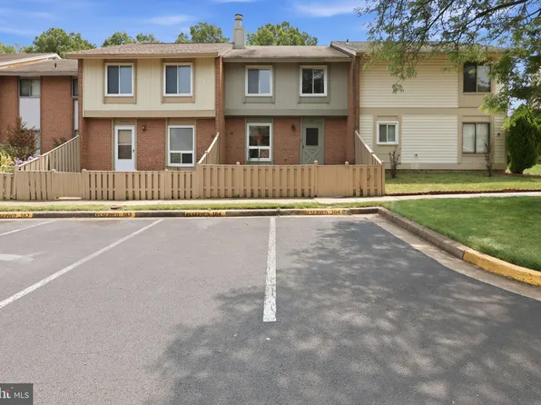 1211 Springtide Pl, Herndon, VA 20170