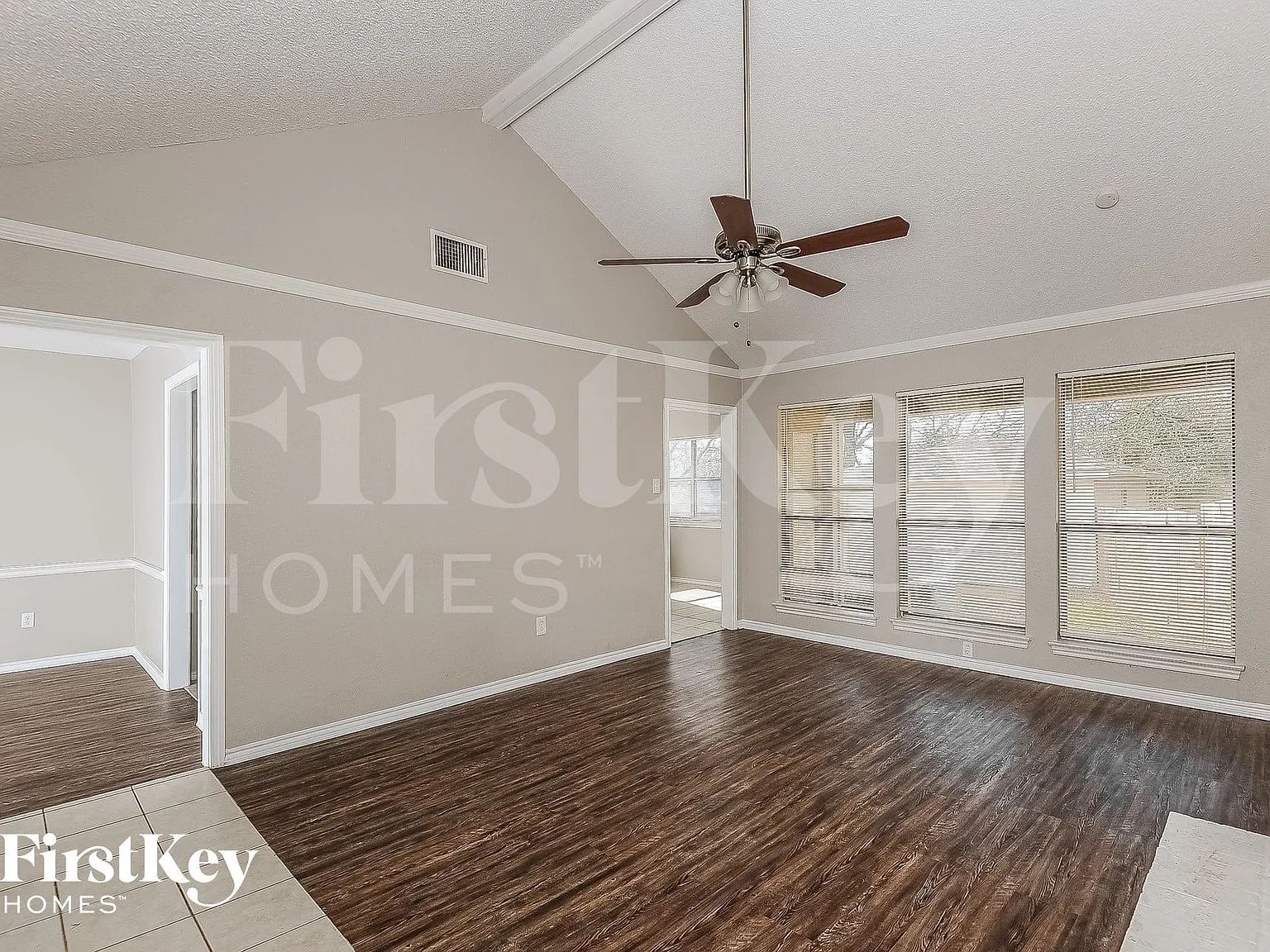 3 bed, 2.0 bath, 1617 sqft, $2,295 — Photo 2