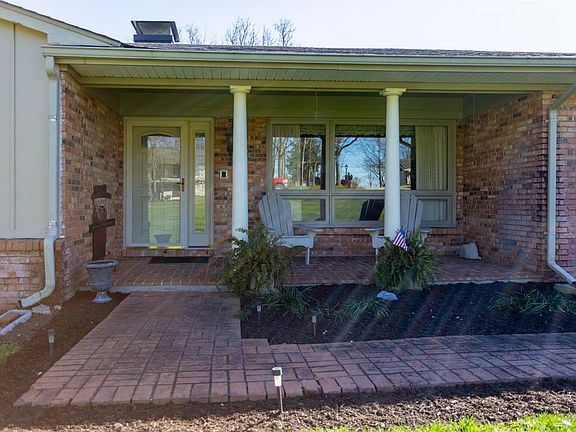 4th image of 114 Carolyn Ln