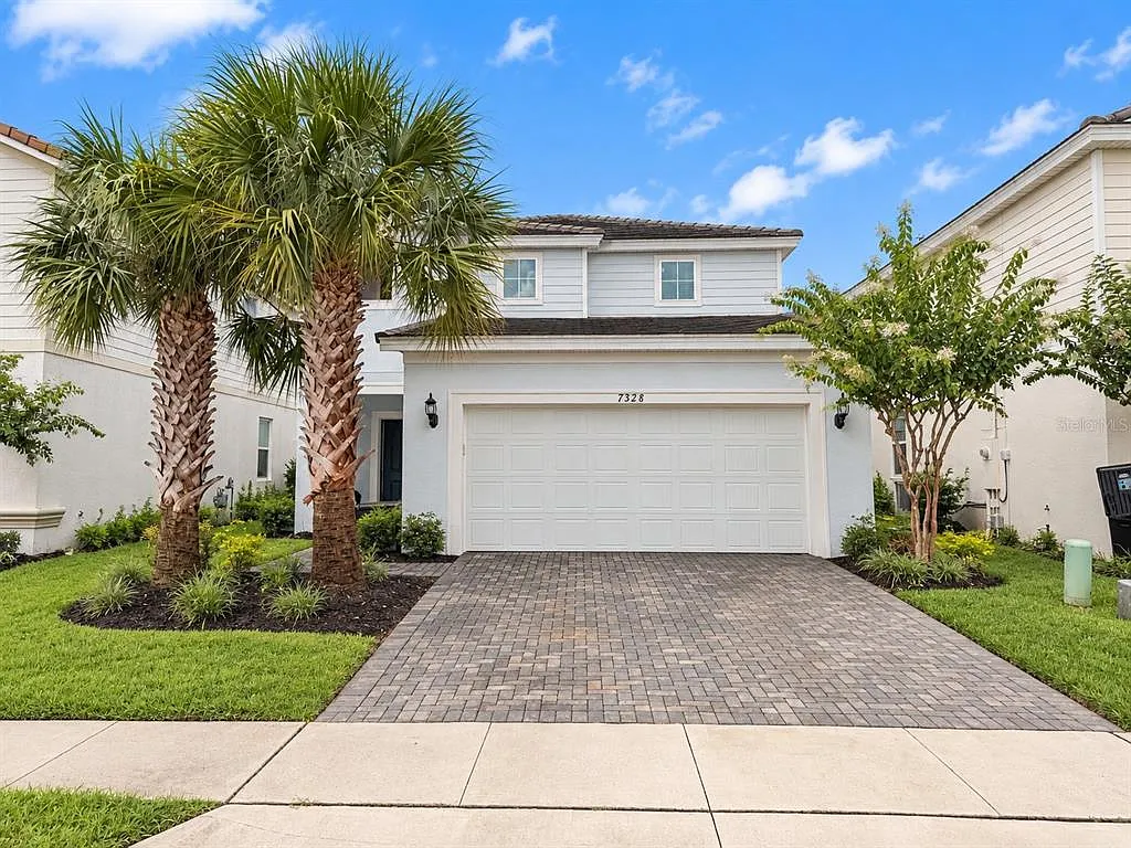 5 bed, 5.5 bath, 2679 sqft, $3,100 — Photo 2