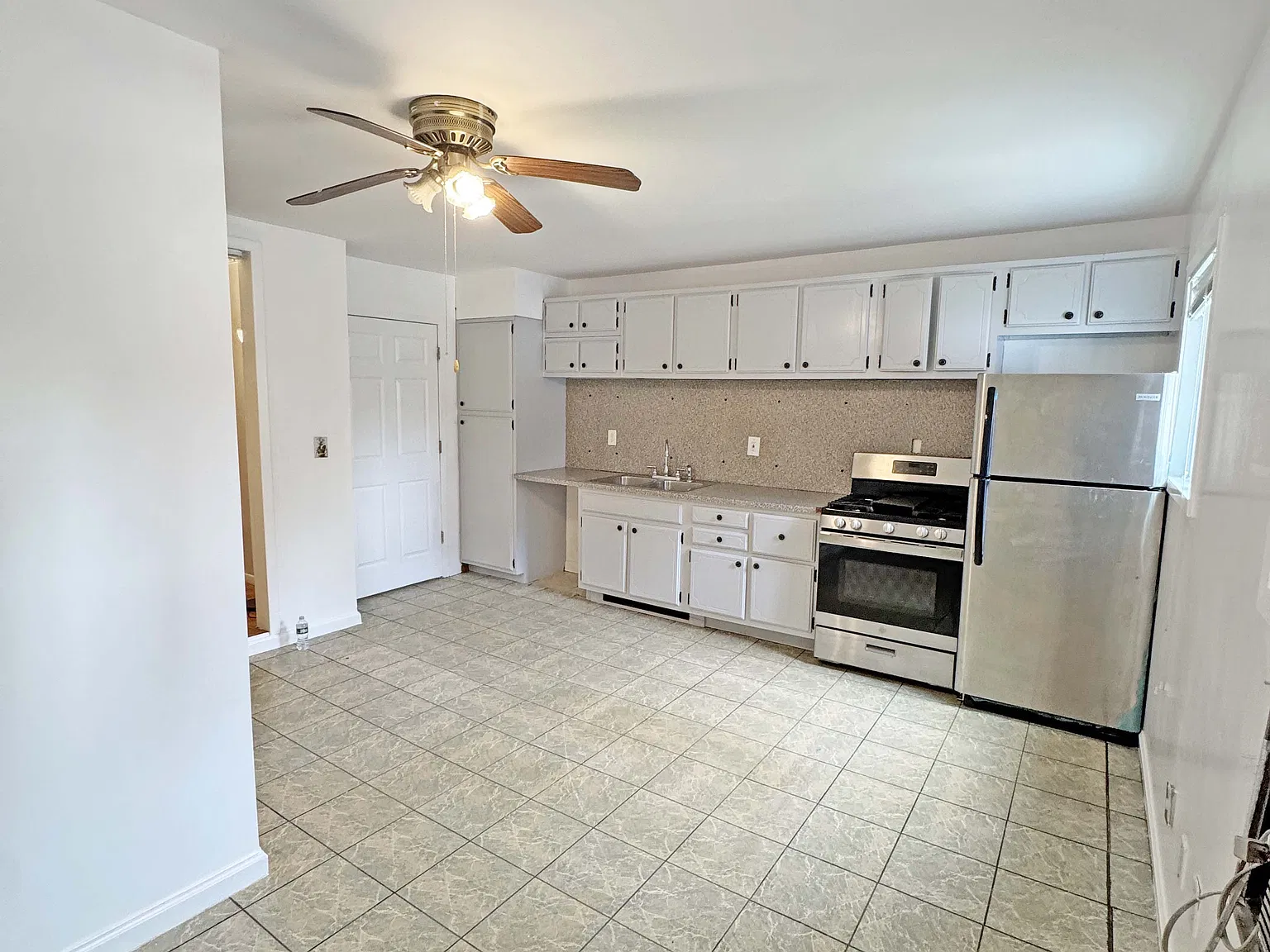1 bed, 600 sqft, $2,200 — Photo 2