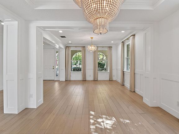 5th image of 1106 Wilshire Drive