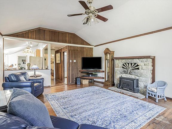 3rd image of 1045 Forest Way