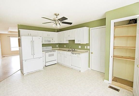 3rd image of 1827 Cottingham Ct